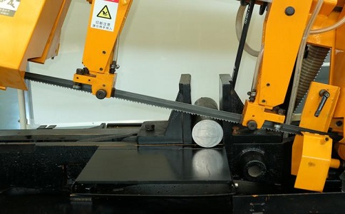 西塞山数控带锯床自动送料精度会出现偏差吗？