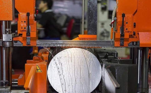 西塞山立式金属带锯床切削出现跑带故障解决方法！